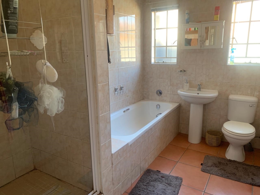 3 Bedroom Property for Sale in Waterval East North West